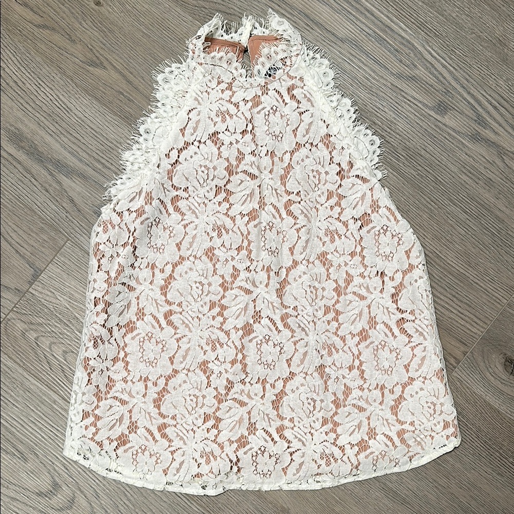 Elegant Lace Sleeveless Top